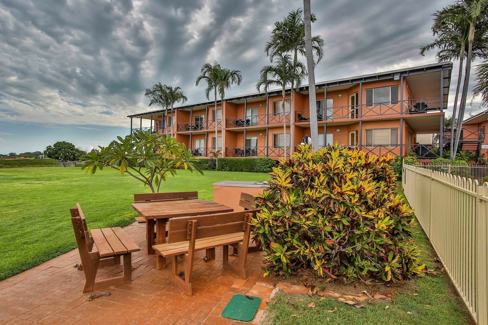 Moonlight Bay Suites Broome Exterior photo